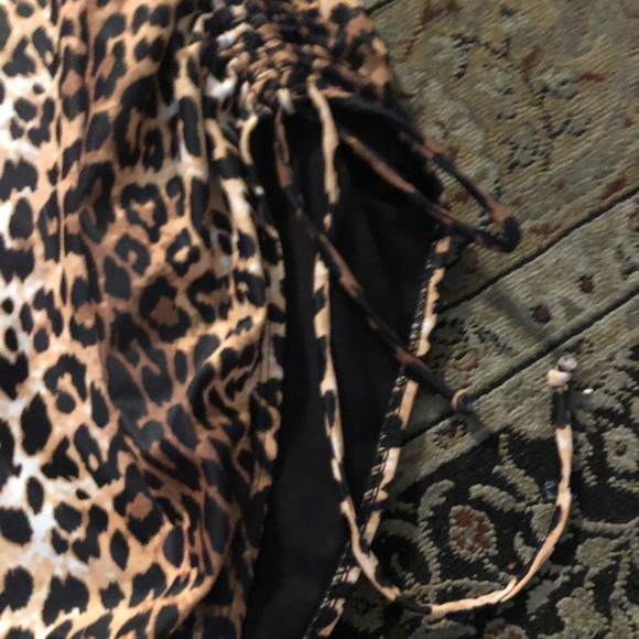 Boohoo leopard swimsuit or bodysuit - Picture 3 of 8